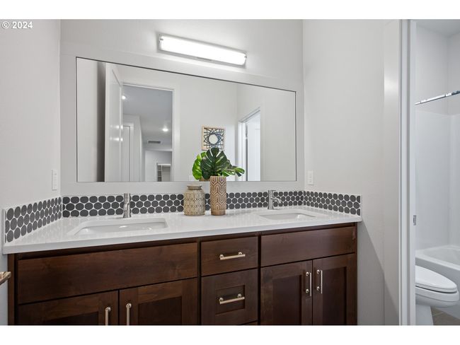8870 Sw Mohegan Ln, House other with 5 bedrooms, 3 bathrooms and 3 parking in Tualatin OR | Image 34
