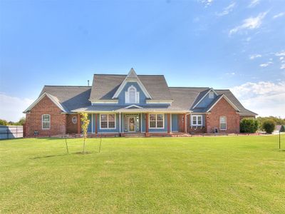 View of front of property featuring a front yard | Image 1