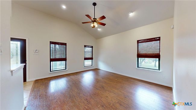 Living Area | Image 8