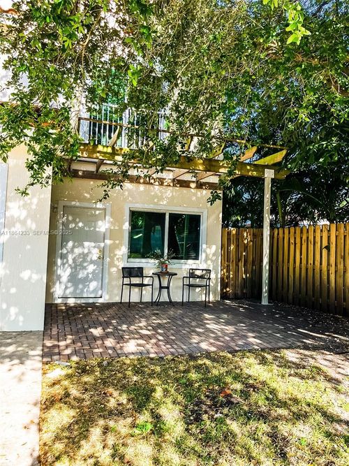 south-2208 Sw 3rd Ave, Fort Lauderdale, FL, 33315-2548 | Card Image