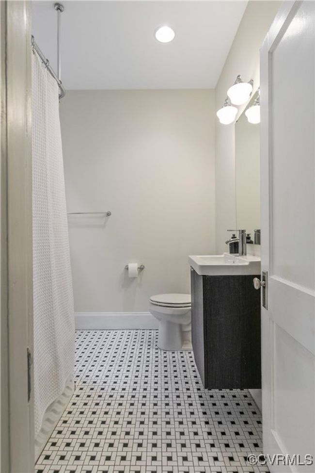 Hall bathroom | Image 40