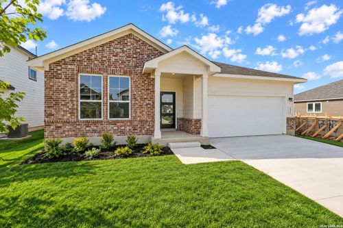 425 Tims Way, Seguin, TX, 78155-4050 | Card Image
