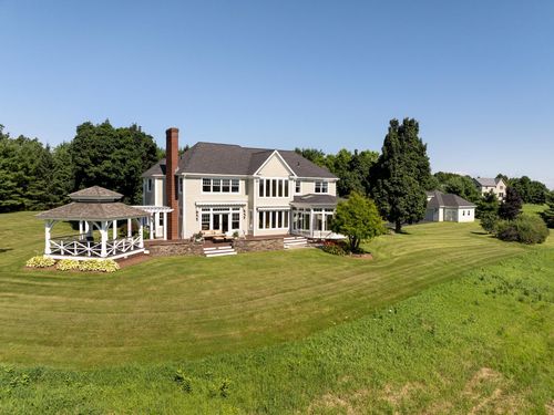 6 Luke Ln, Shelburne, VT, 05482-7258 | Card Image