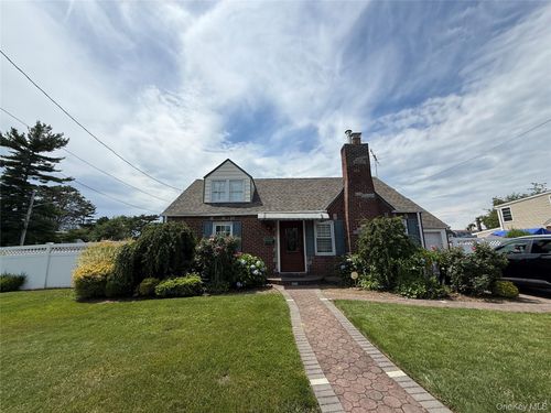 730 Cottage St, Uniondale, NY, 11553-2917 | Card Image