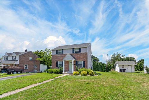 218 7th St, Whitehall, PA, 18052-7112 | Card Image