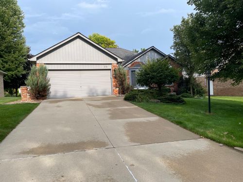 378 Sandalwood Dr, Rochester Hills, MI, 48307-3465 | Card Image
