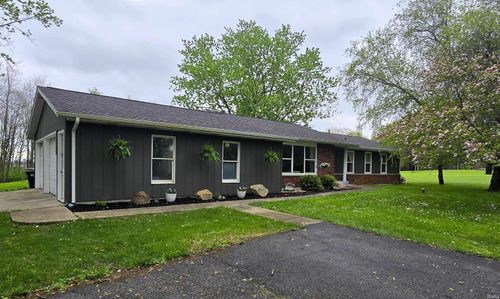2013 E Wallace Rd, Kendallville, IN, 46755-3207 | Card Image