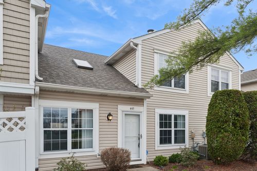 445 Le Parc Cir, Buffalo Grove, IL, 60089-6911 | Card Image