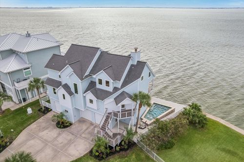 143 Bora Bora Dr, Tiki Island, TX, 77554-6105 | Card Image