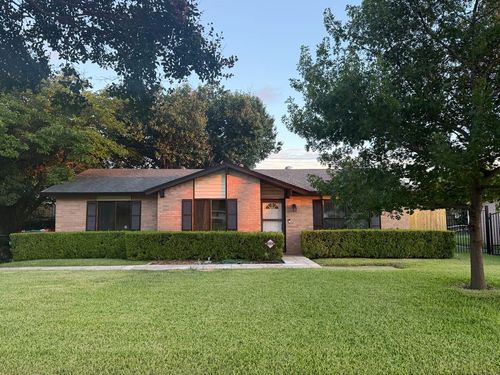 3526 W Rochelle Rd, Irving, TX, 75062-6833 | Card Image