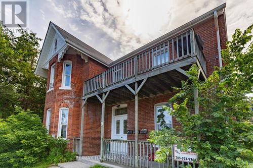 9 Penetang St, Barrie, ON, L4M1V5 | Card Image