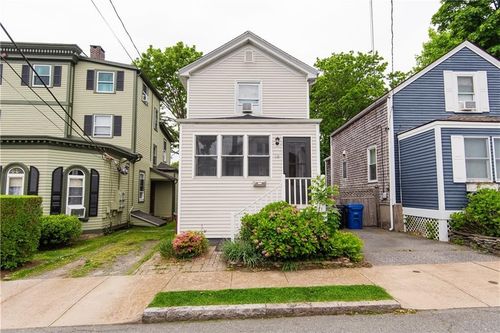 18 Almy St, Newport, RI, 02840-1810 | Card Image