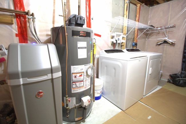 Basement Laundry and Utilities | Image 18