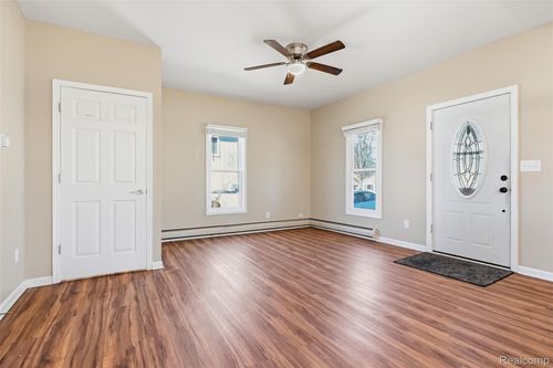 532 E Broad St, Linden, MI, 48451-8914 | Card Image