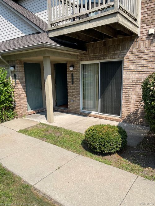 24002 Wedgewood Cir, Warren, MI, 48091-5871 | Card Image