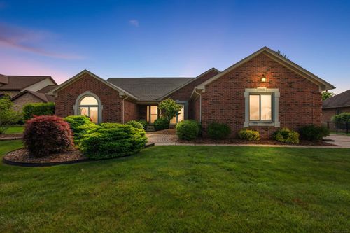 48626 Thorncroft Dr, Macomb, MI, 48044-5561 | Card Image