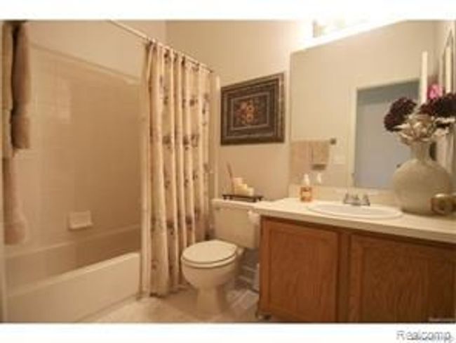 7363 Devonshire, Condo with 2 bedrooms, 3 bathrooms and null parking in West Bloomfield MI | Image 21