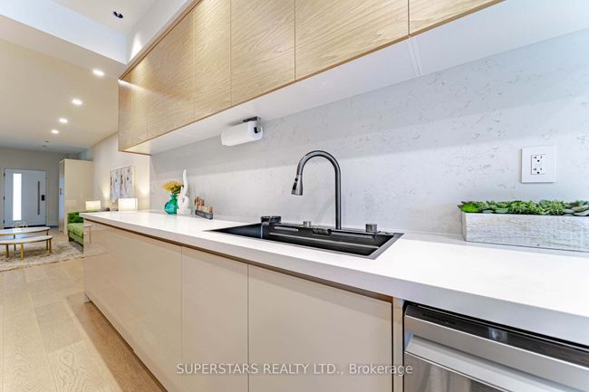 9 Neeley Rd, House attached with 5 bedrooms, 4 bathrooms and 3 parking in Markham ON | Image 7