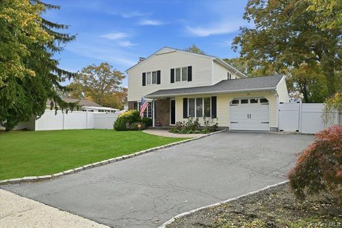 16 Country Lane Dr, Kings Park, NY, 11754-1410 | Card Image