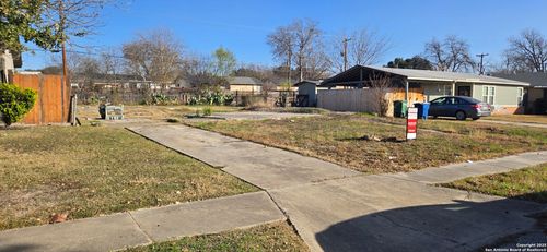 911 Deely Pl, San Antonio, TX, 78221-3042 | Card Image