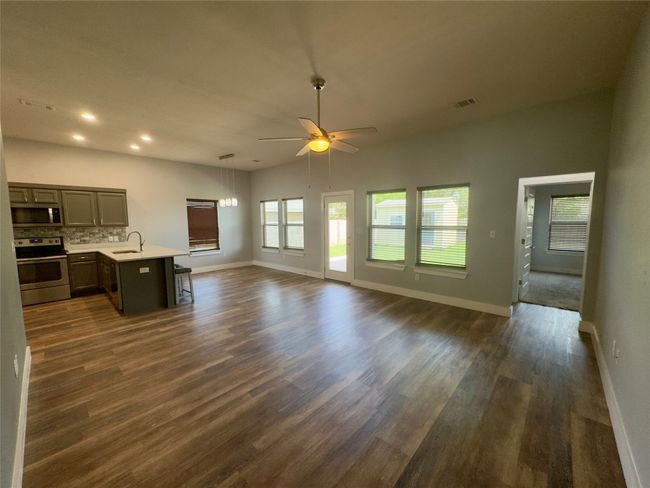 1520 Hunters Rd, House other with 3 bedrooms, 2 bathrooms and null parking in Lockhart TX | Image 7