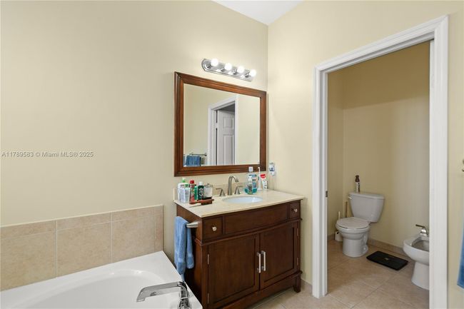 7514 Nw 108 Th Path, Townhouse with 3 bedrooms, 3 bathrooms and null parking in Doral FL | Image 51