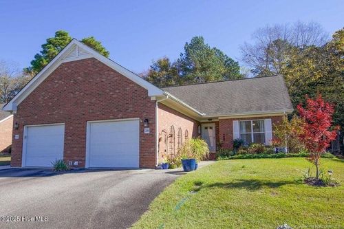 320 Hiscott Ln, Pinehurst, NC, 28374-1800 | Card Image