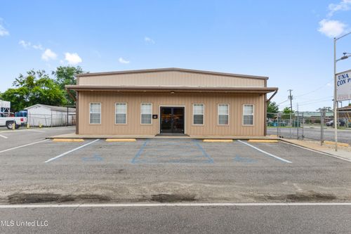 3308 Old Mobile Ave, Pascagoula, MS, 39581-3740 | Card Image