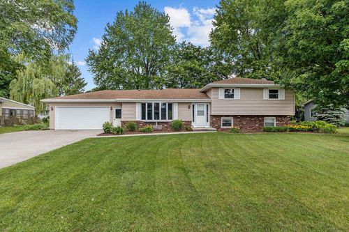 732 Manchester Road, NEENAH, WI, 54956 | Card Image