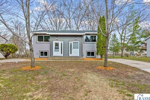 571 N Montgomery Ave, Le Center, MN, 56057-1403 | Card Image