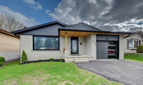 328 The Country Way, Kitchener, ON, N2E2T3 | Card Image