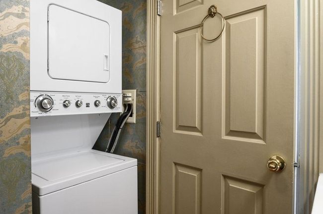 APT-5 - 13 Grove St, Condo with 3 bedrooms, 2 bathrooms and null parking in Kennebunk ME | Image 14