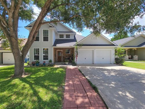 201 W Chatham St, Bellville, TX, 77418-2605 | Card Image