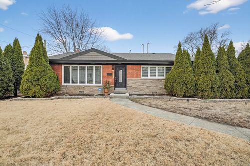 8632 New England Ave, Burbank, IL, 60459-2217 | Card Image