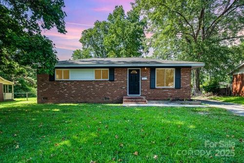 5323 Snow White Ln, Charlotte, NC, 28213-6129 | Card Image