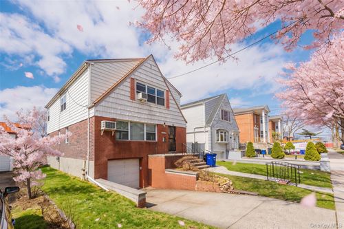 6124 228th St, Oakland Gardens, NY, 11364-2421 | Card Image