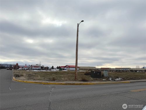 8 Omache Dr, Omak, WA, 98841 | Card Image