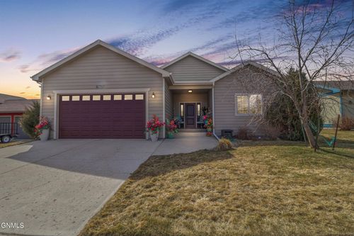 2715 25th St W, Williston, ND, 58801-3214 | Card Image