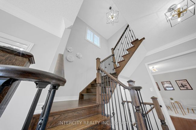 16 Heathcliffe Dr, House other with 3 bedrooms, 3 bathrooms and 4 parking in Woodbridge ON | Image 20
