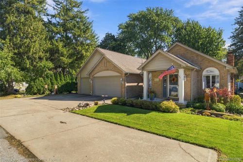 5261 S Locustwood Ave, Fort Gratiot, MI, 48059-3124 | Card Image