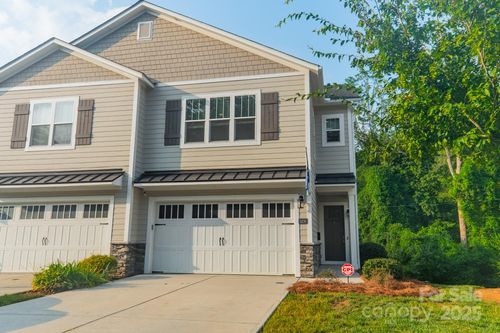 5230 Valley Stream Rd, Charlotte, NC, 28209-3558 | Card Image