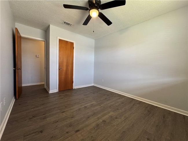 This room measures 11' x 9' +/- | Image 19