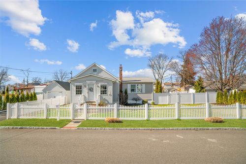 1570 1st St, West Babylon, NY, 11704-5060 | Card Image