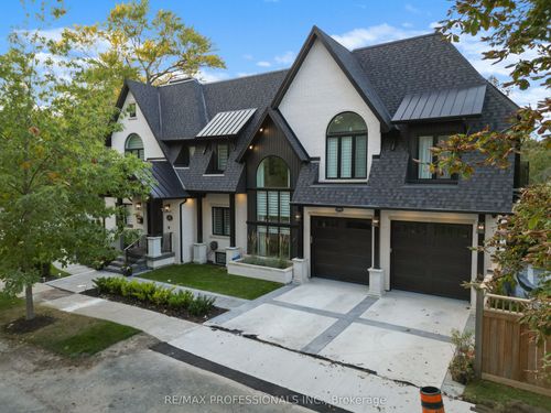 161 The Kingsway, Etobicoke, ON, M8X2V5 | Card Image