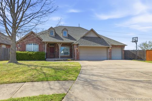 508 N Willow St, Jenks, OK, 74037-3467 | Card Image