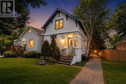 105 Ontario St, Thunder Bay, ON, P7B3G1 | Card Image