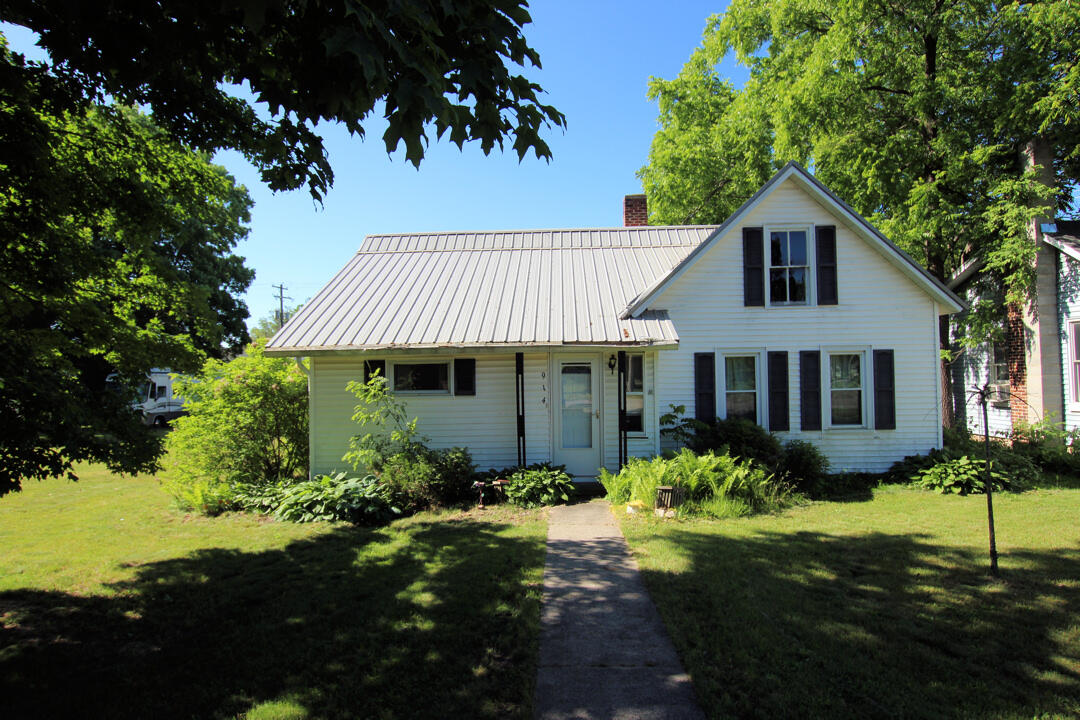 Wilcox Ave, White Cloud, MI 49349