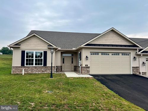 26-405 Ledge Rock Dr, YORK, PA, 17402-9268 | Card Image