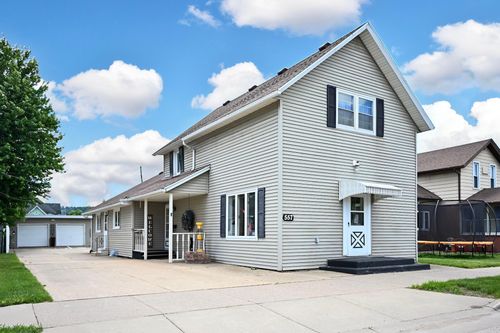 557 E 2nd St, Winona, MN, 55987-4218 | Card Image