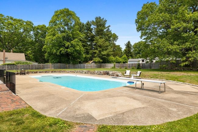 213 Thurston St, House other with 3 bedrooms, 1 bathrooms and 6 parking in Wrentham MA | Image 33